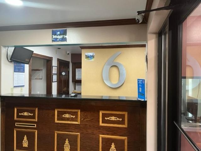 6 Laurel, Ms Hotel 2*