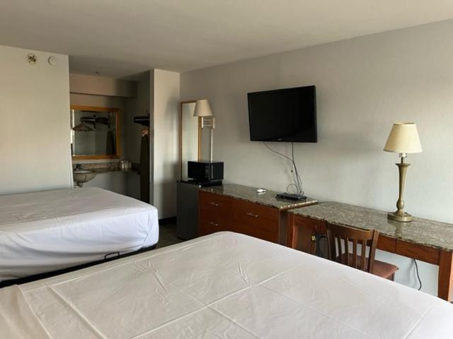 6 Laurel, Ms Hotel